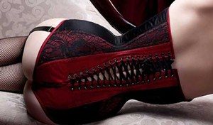 Read more about the article Physical and Mental Benefits of Wearing a Corset & 6 Risks