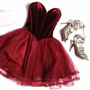 Read more about the article How Does Wearing A Corset Affect Your Everyday Clothes (5 Ways Of Stealth Corseting?)