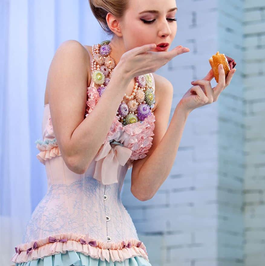 Read more about the article Corset Diet: Could You Trim Inches off Your Waist on Corset Diet (6 Amazing Truth About the New Slimming Craze)